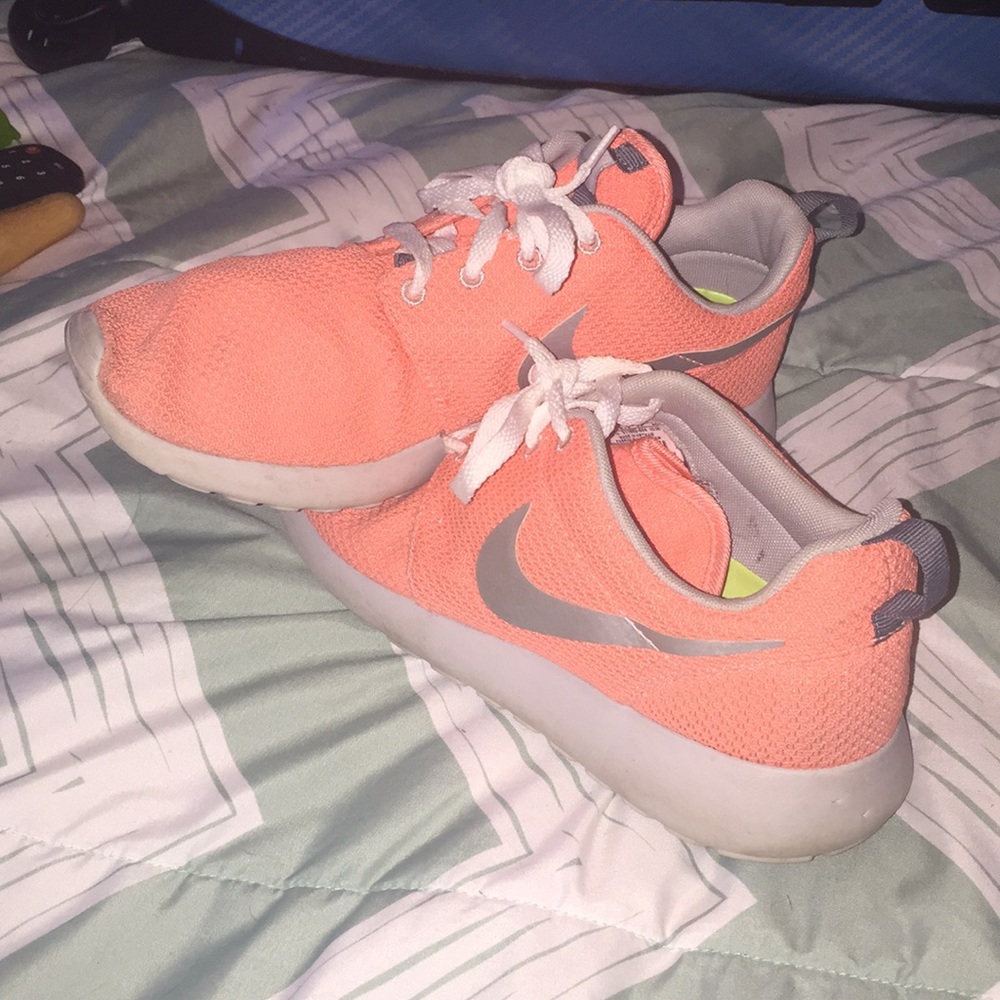 Nike ROSHE size 8 women’s